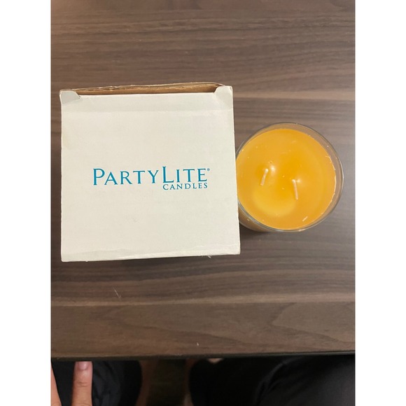 PARTY LITE Juicy Clementine Scented Candle 2 Wick Glass Jar - Picture 2 of 7
